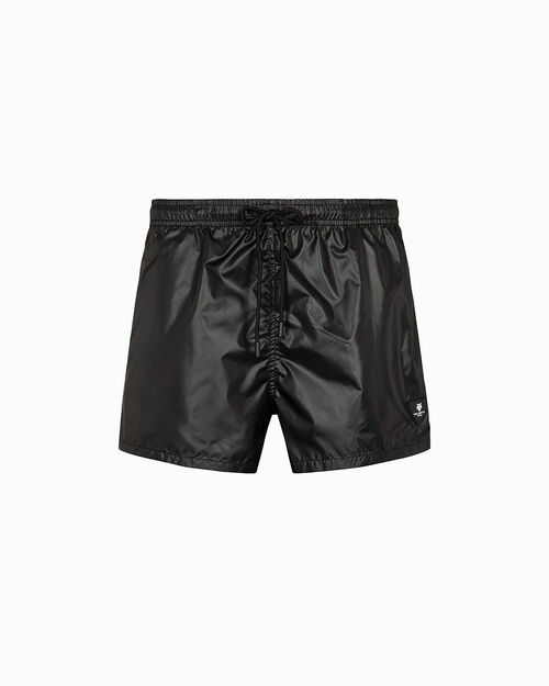 Costume nero con eleganza senza tempo