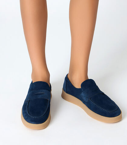 Mocassino da uomo in camoscio blu con fondo crepes, Valerio 1966, 25U6T9808CMBLUE039, 002