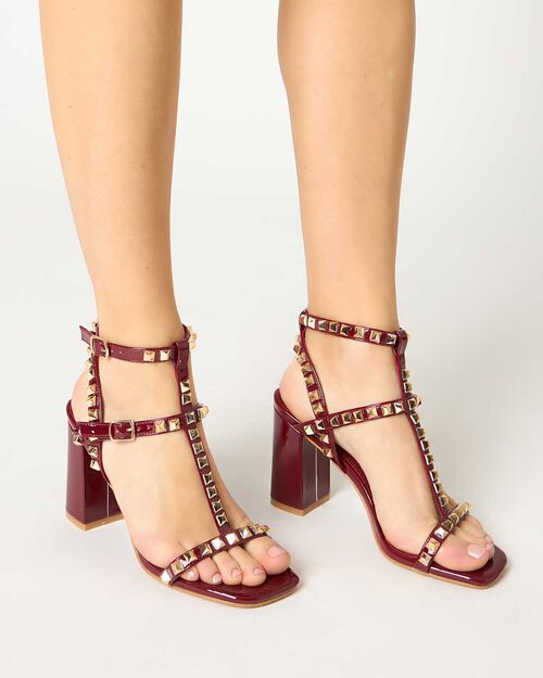 Sandalo da donna con borchie in vernice cherry, CHESS