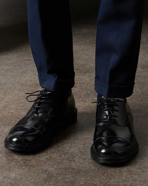 Allacciati neri in materiale abrasivato, BLACK