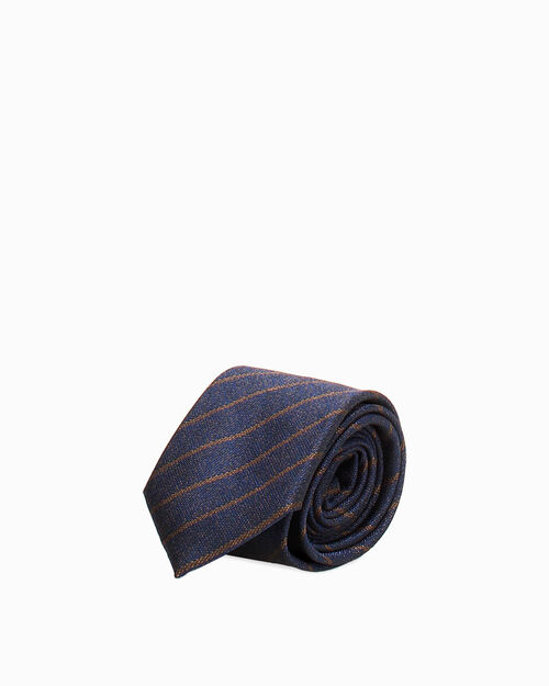 Cravatta blu con righe diagonali