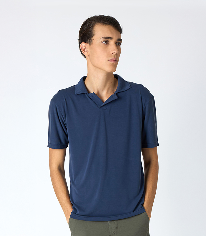 T-shirt uomo con colletto blu