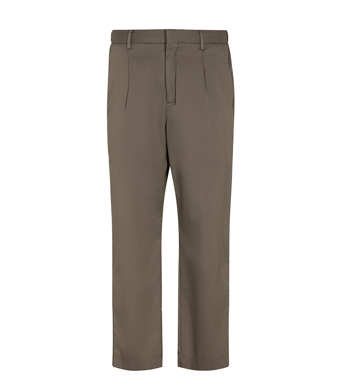 Pantaloni marroni con taglio classico