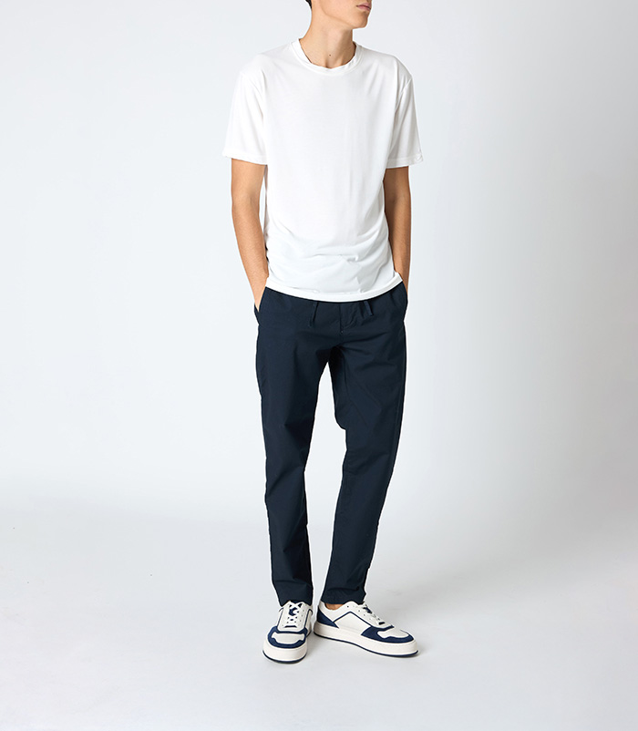 T-shirt da uomo bianca tinta unita