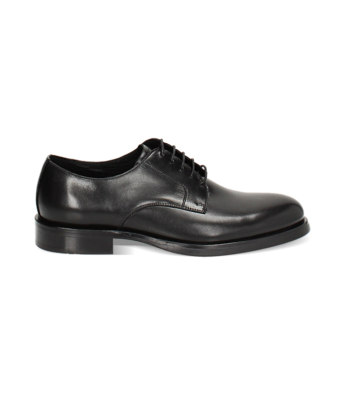 Stringate nere in pelle
