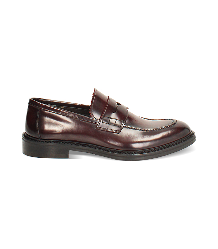 Mocassini bordeaux in pelle abrasivata eleganti