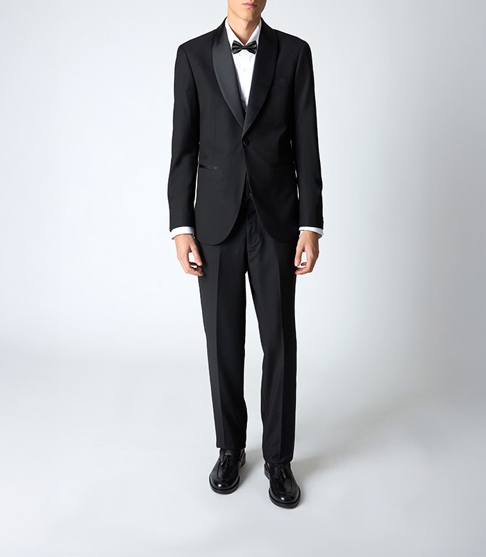Abito da uomo nero elegante