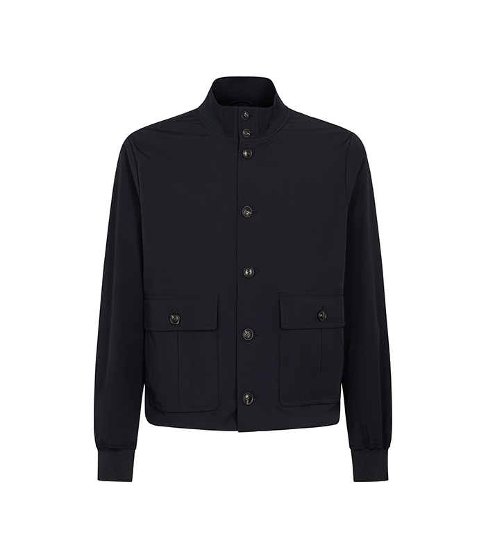 Giubbino blu con dettagli moderni