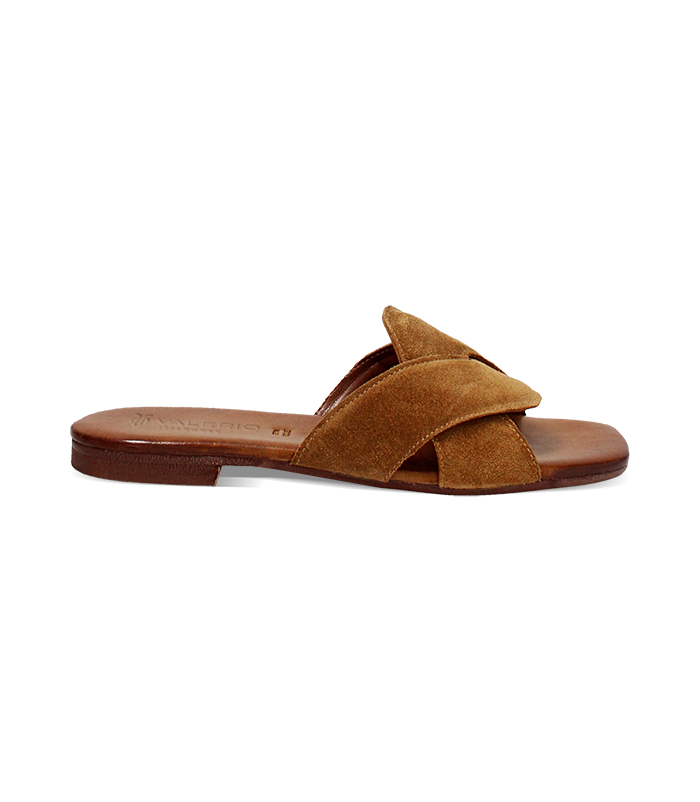 Sandalo basso da donna in camoscio cognac